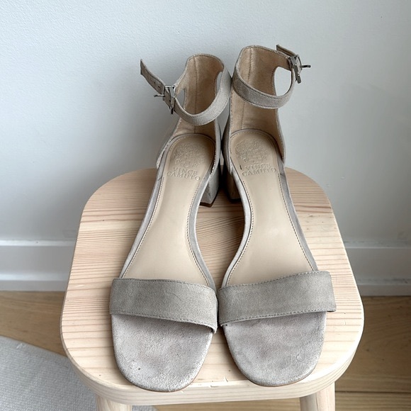 Vince Camuto suede block heel sandles - Picture 5 of 6